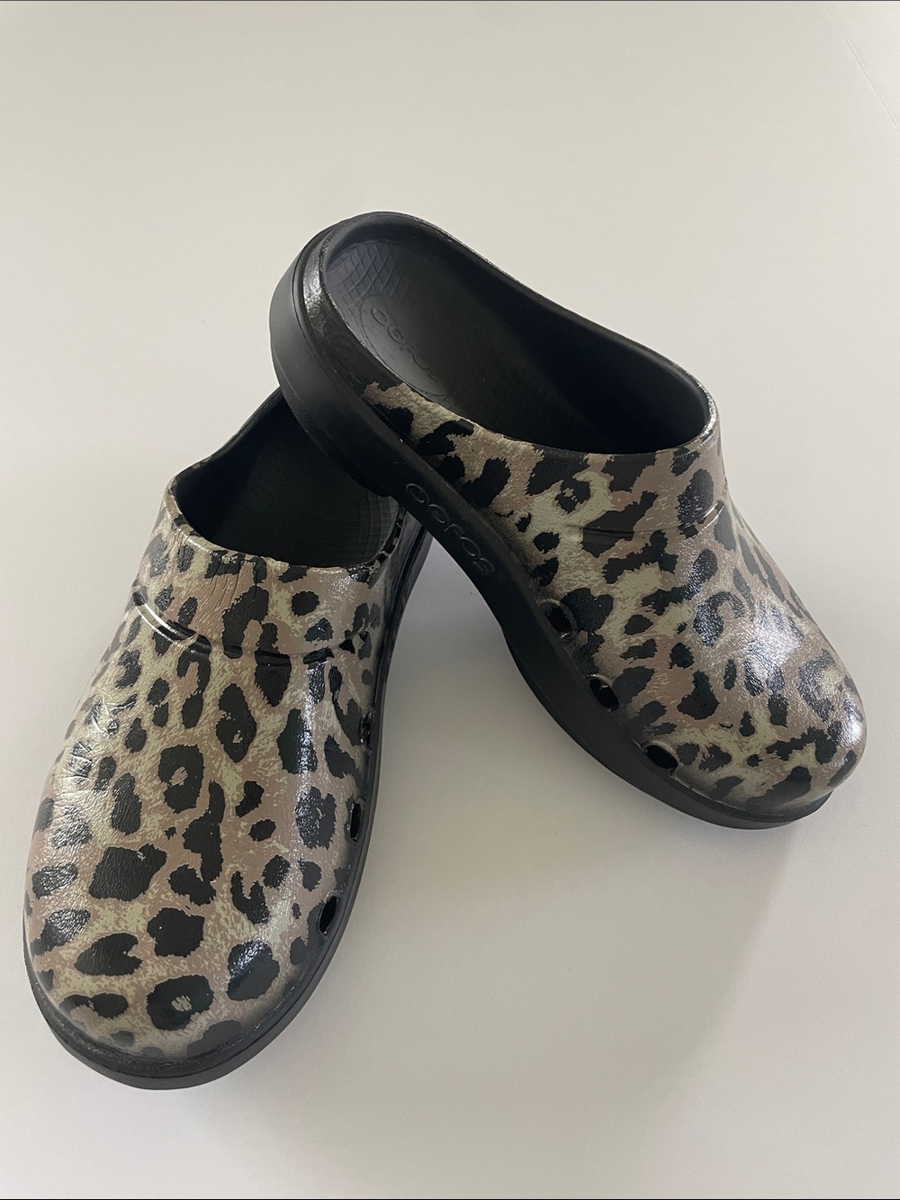 OOFOS NWOT Leopard Print Clogs in Black and Tan Size 8 - Picture 10 of 12